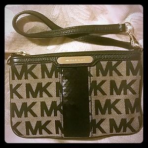 Michael kors wristlet