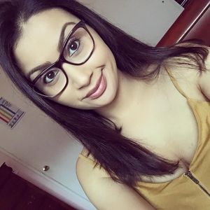 Meet your Posher, Yesenia