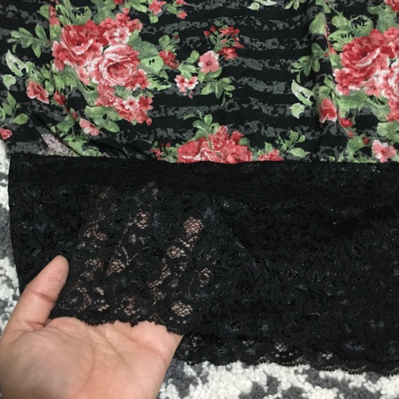 Black lace blouse w/ red flowers - Picture 2 of 3