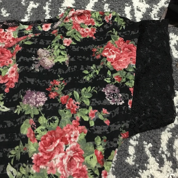 Black lace blouse w/ red flowers - Picture 3 of 3