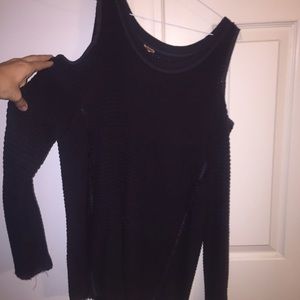 FREE PEOPLE sweater with cutout shoulders