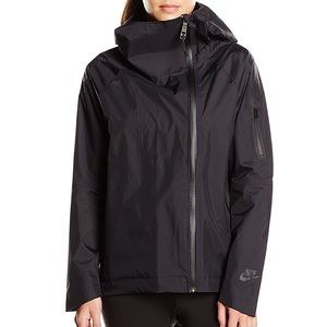 Nike Women's H20 Woven Cape