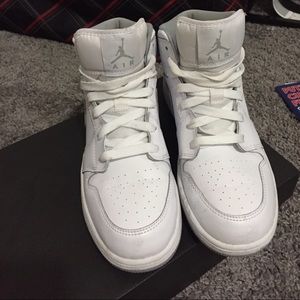 WOMENS AIR JORDANS ONE!