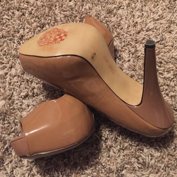 Vince camuto nude heels - Picture 2 of 4