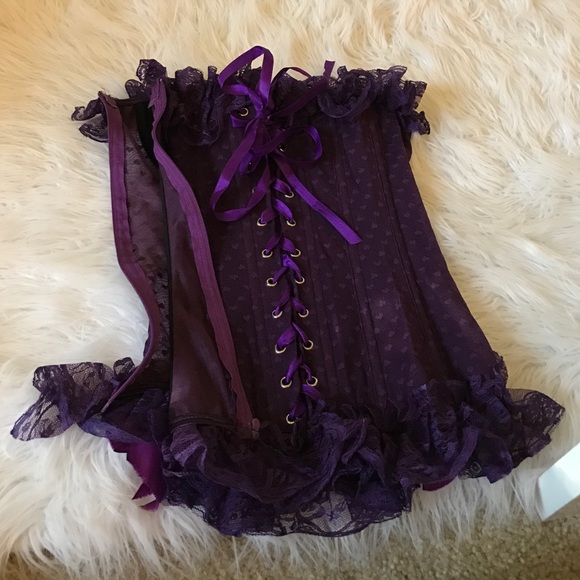 Corset - Picture 2 of 3