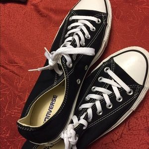 Black converse low tops size men's 11