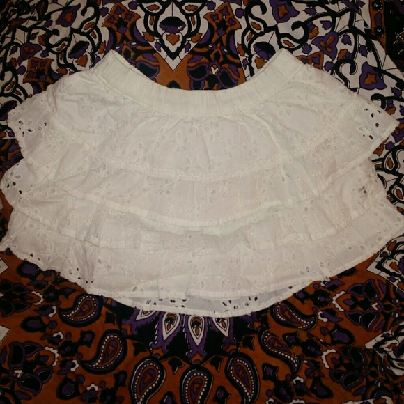 Abercrombie & Fitch white ruffled skirt