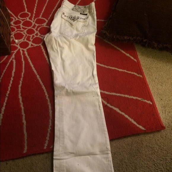 Authentic white Miss me jeans boot cut.
