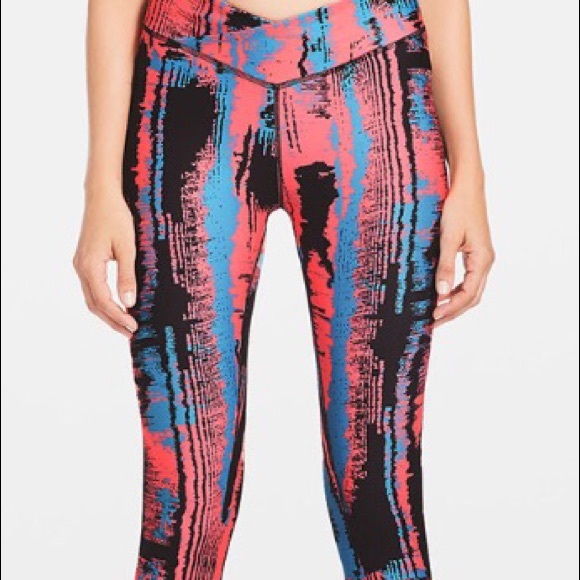 Fabletics Winn Mid Rise Capri