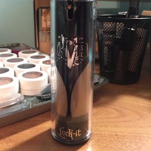 Kat von d lock it foundation