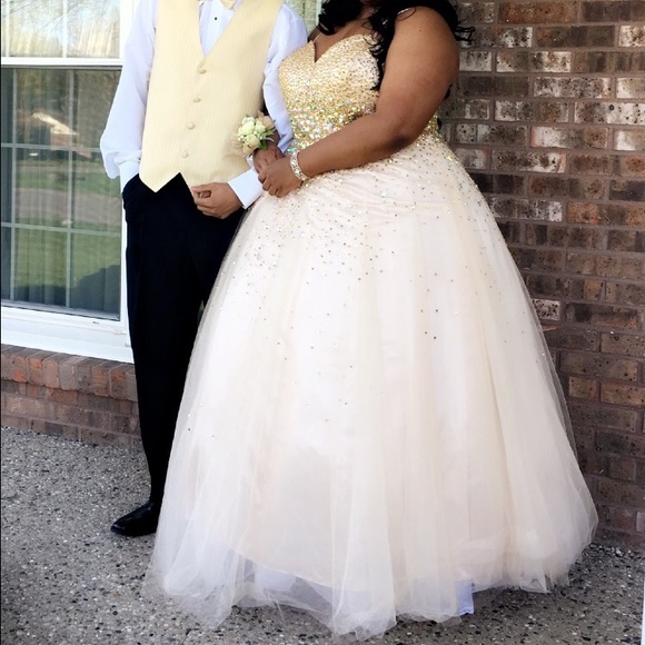 Gold/ champagne prom dress - Picture 1 of 4