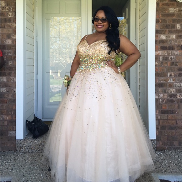 Gold/ champagne prom dress - Picture 3 of 4