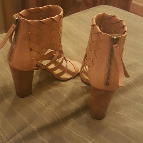 Dolce Vita Sandal - Picture 2 of 4