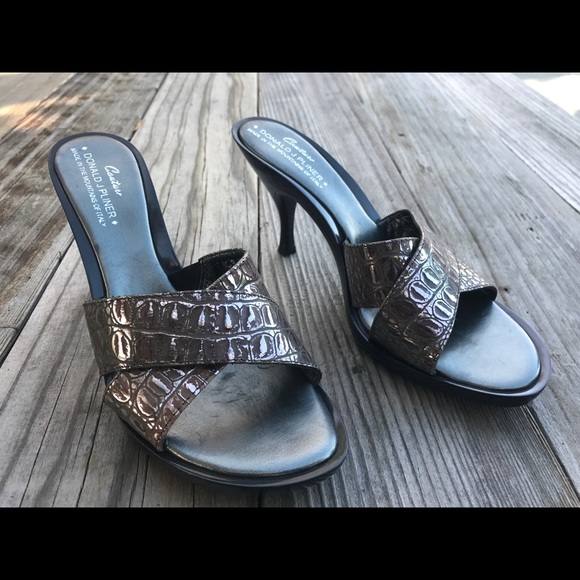 Donald J Pliner Shoes - Picture 1 of 4