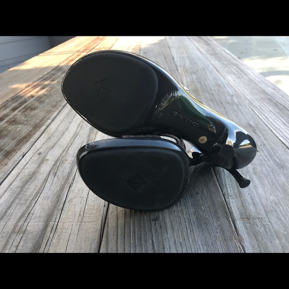 Donald J Pliner Shoes - Picture 4 of 4