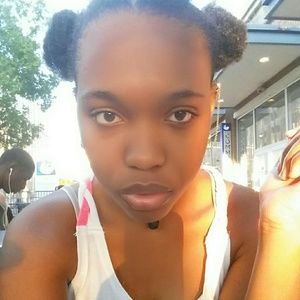 Meet your Posher, Dominique