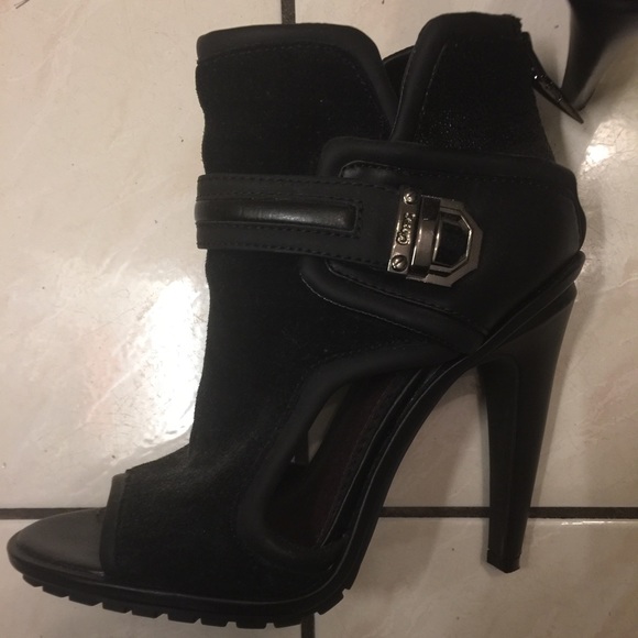 Black "goose bump" leather Booties