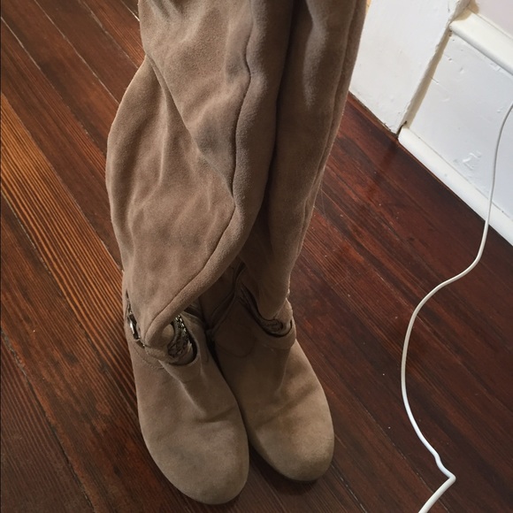 Bcbg above knee boot - Picture 2 of 3