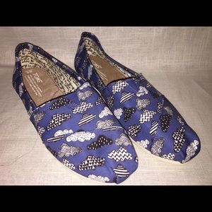 TOMS cloud print flats-brand new