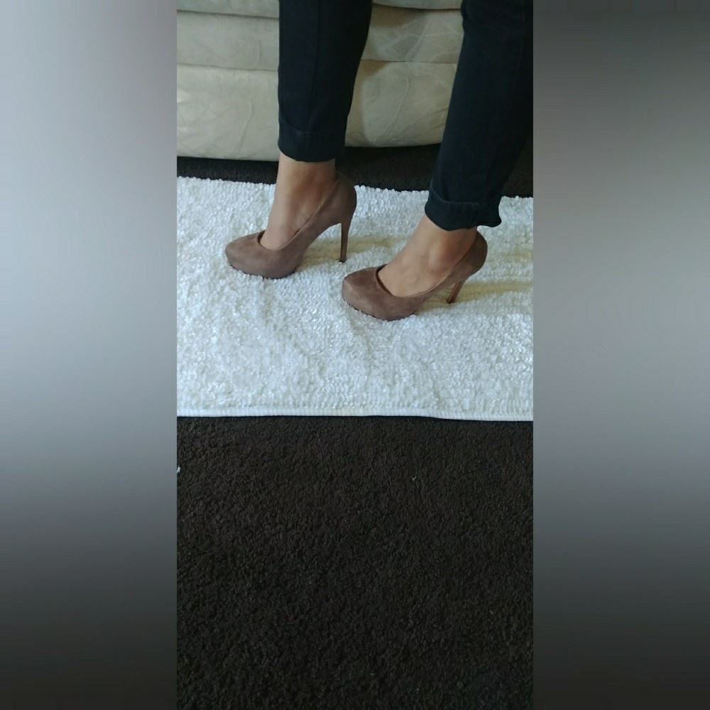 Last 7  High Heels Taupe 🚨 price is firm🚨 - Picture 8 of 8