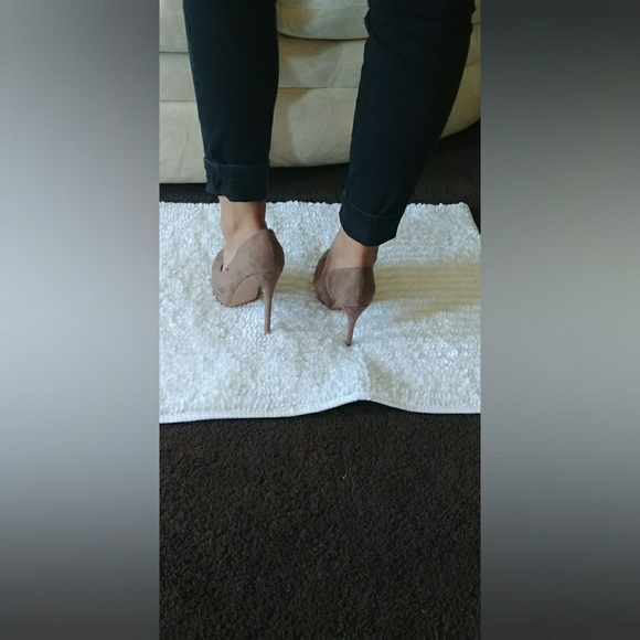Last 7  High Heels Taupe 🚨 price is firm🚨 - Picture 4 of 8