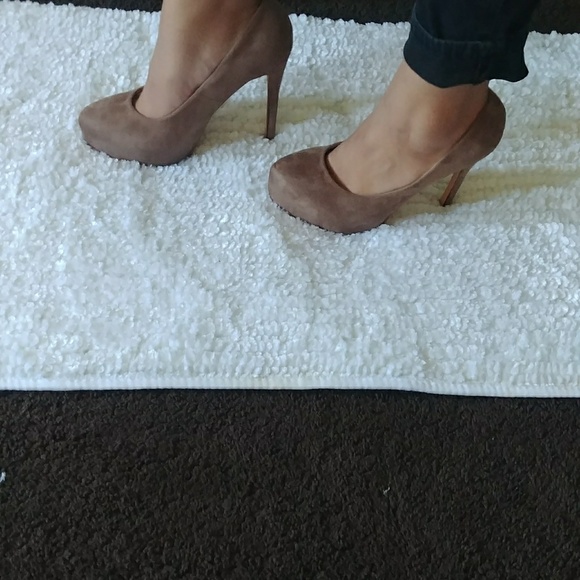 Last 7  High Heels Taupe 🚨 price is firm🚨 - Picture 7 of 8