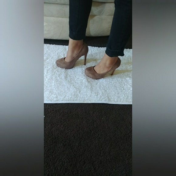 Last 7  High Heels Taupe 🚨 price is firm🚨 - Picture 8 of 8