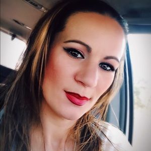 Meet your Posher, Corinne