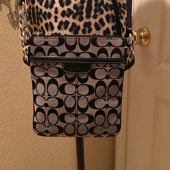 Coach Handbags - Coach Signature crossbody bag