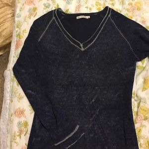 Navy 100% cashmere v-neck