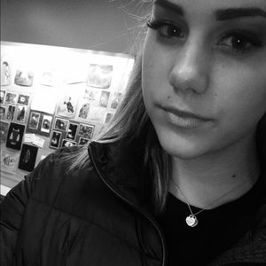 Meet your Posher, Mia