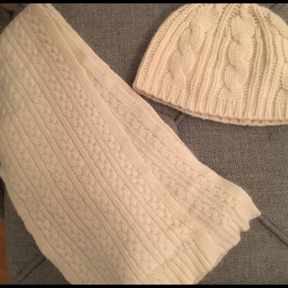 Banana Republic Cashmere Beanie - Picture 1 of 2
