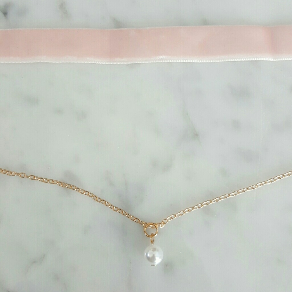 ASOS Blush Pink Velvet & Pearl Multirow Choker - Picture 2 of 6