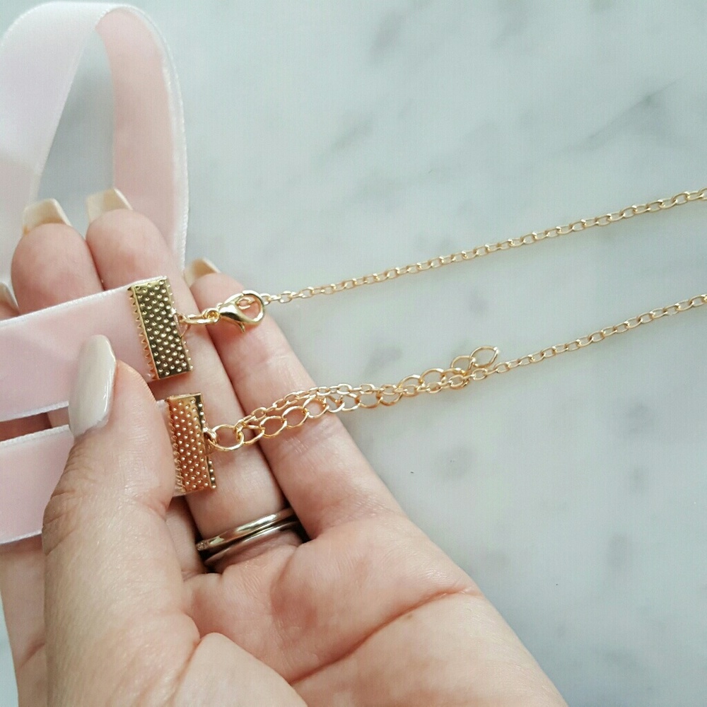 ASOS Blush Pink Velvet & Pearl Multirow Choker - Picture 3 of 6