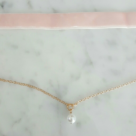 ASOS Blush Pink Velvet & Pearl Multirow Choker - Picture 2 of 6