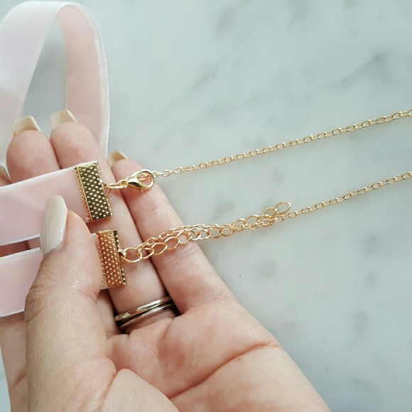 ASOS Blush Pink Velvet & Pearl Multirow Choker - Picture 3 of 6