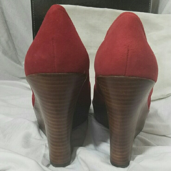 DOLCE VITA  Sz 8.5 Red Suede Wedge Shoes - Picture 4 of 4