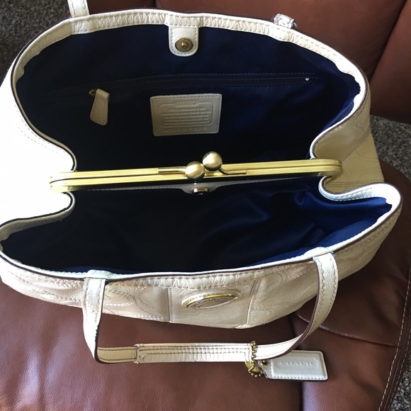 Coach bag , used in great condition! - Picture 3 of 4