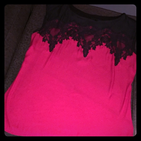 DRESSY BLACK AND RED SLEEVELESS TOP