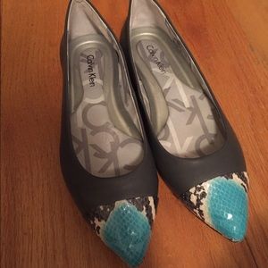 Calvin Klein - Brand New- Snakeskin Toe Flats