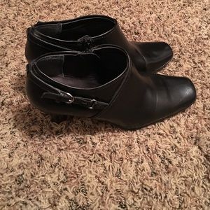 Aerosoles black ankle boot