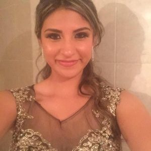 Meet your Posher, Leyda