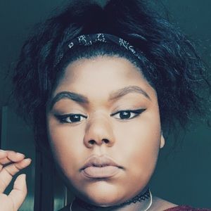 Meet your Posher, Adrianna