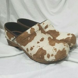 sanita cow clogs