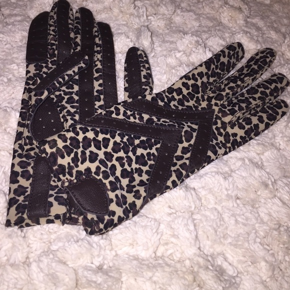 #HAPPYNEWYEAR 🎉🎉 leopard gloves