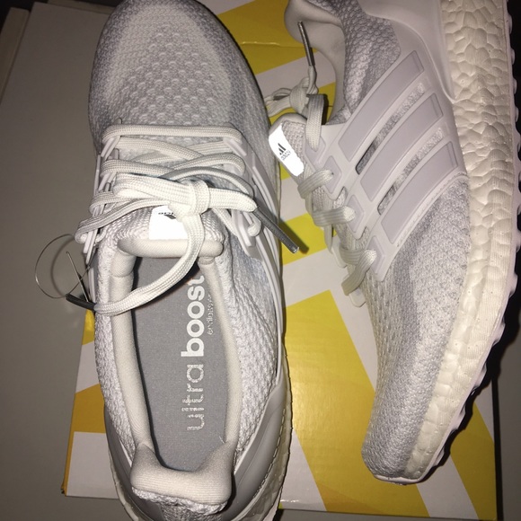 Triple white ultra boost - Picture 2 of 4