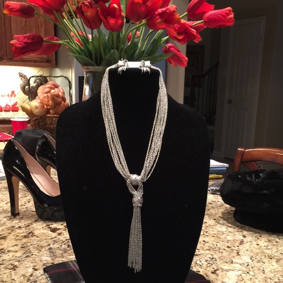 Stunning Silver Necklace & Earrings Set