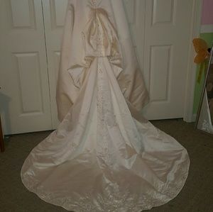 Never worn wedding gown.