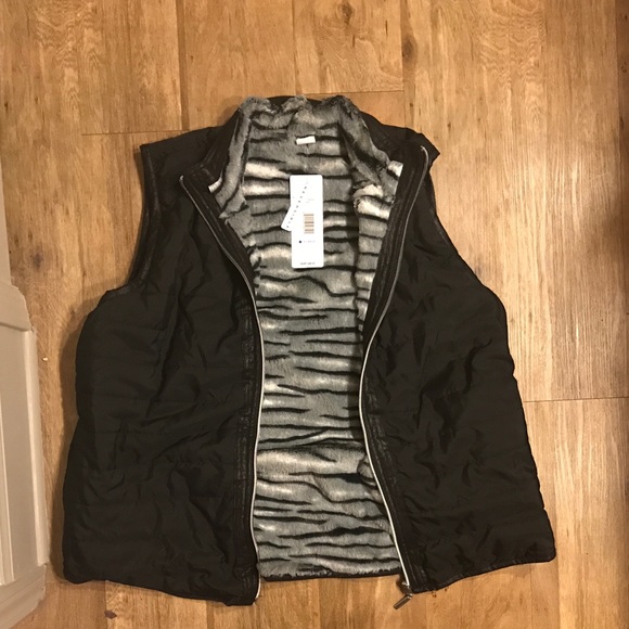 NWT black vest faux fur inside