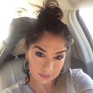 Meet your Posher, Adela